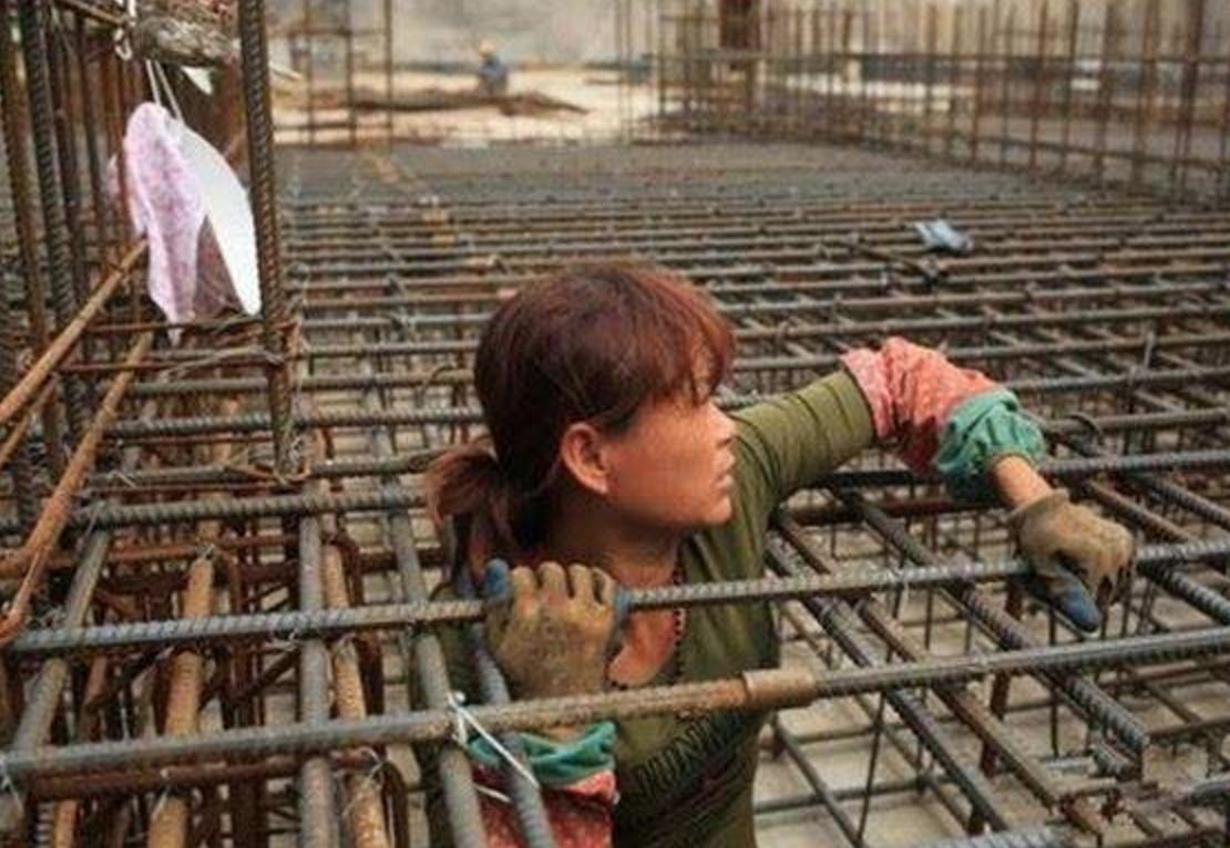 关于打父母的最新规定，深度解读、反思与警示深度解读关于打父母行为的最新规定及其反思。