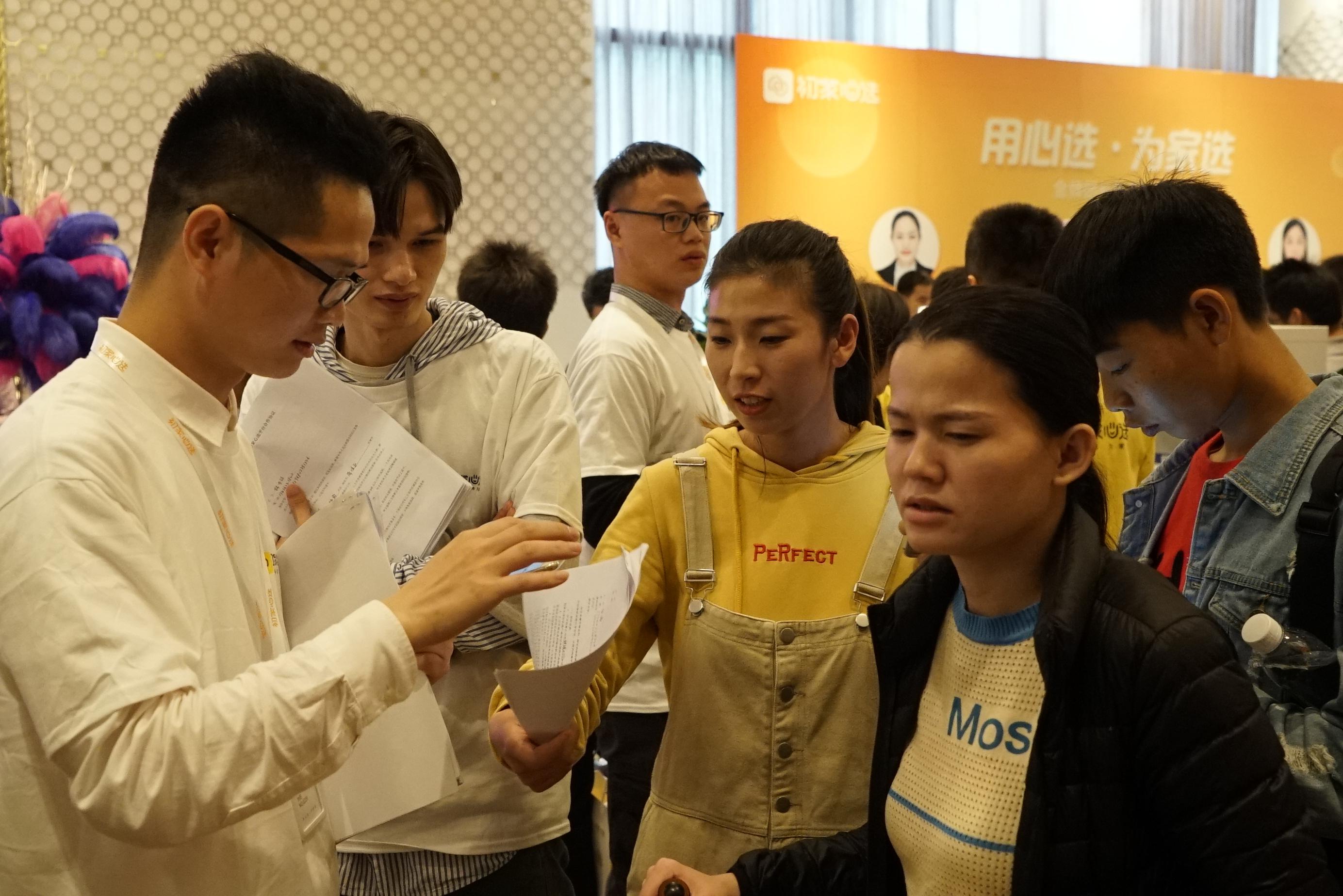社区团购重塑零售业格局，最新报道揭示新力量动态
