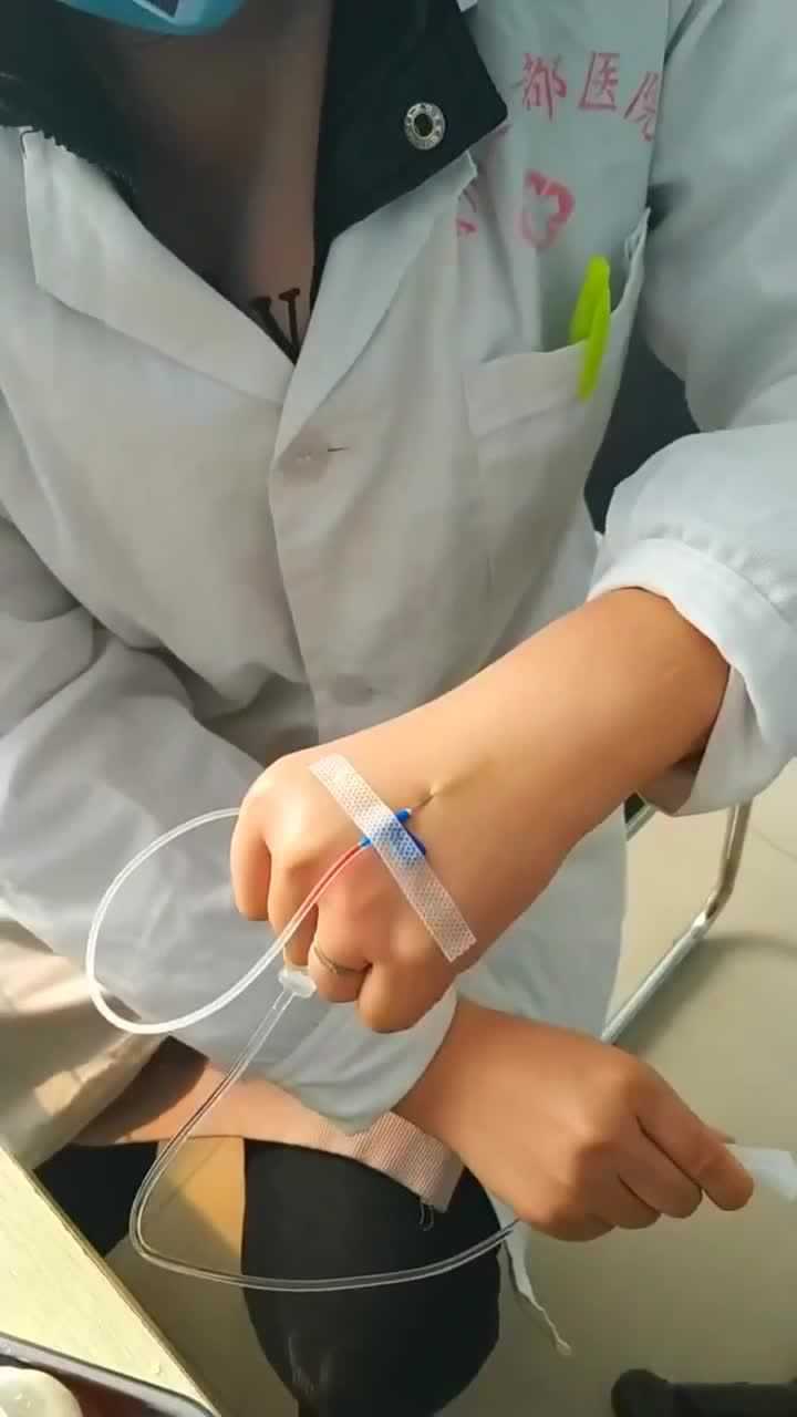 探索自我注射，最新给自己打针视频背后的故事与启示