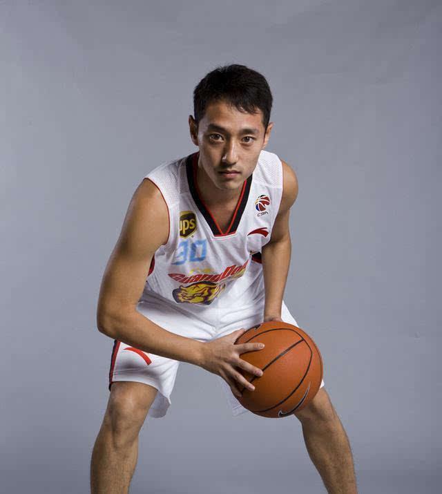广东宏远最新合同动态，重磅交易与续约进展