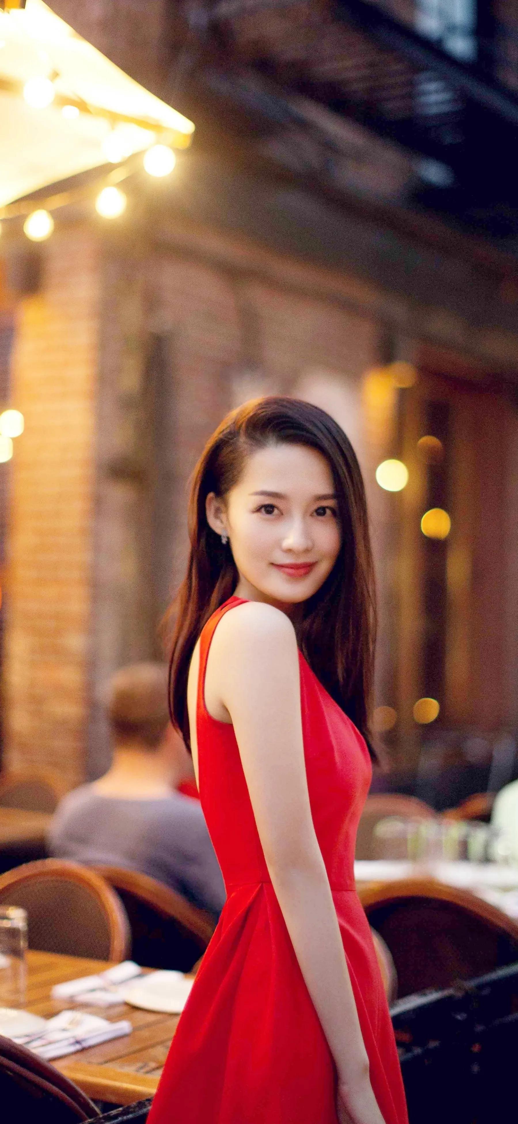 李沁最新美照，光影魅力与时尚风采的展现