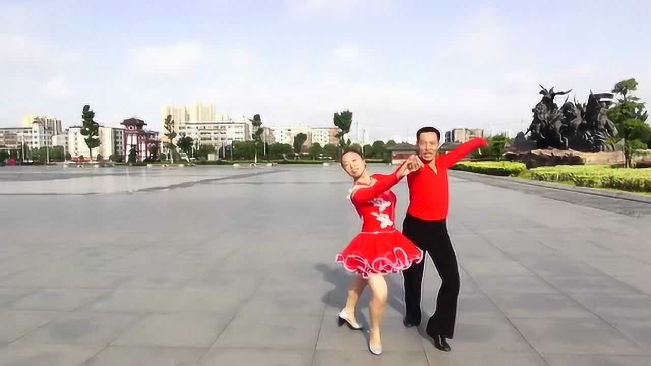 两步踩，革新步伐引领时代潮流