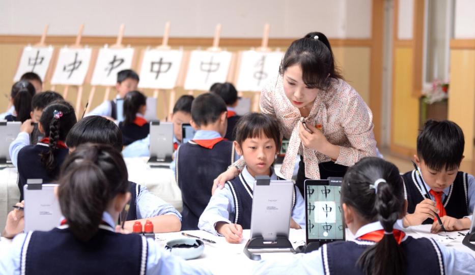 最新女性延迟退休方案，探讨及影响分析
