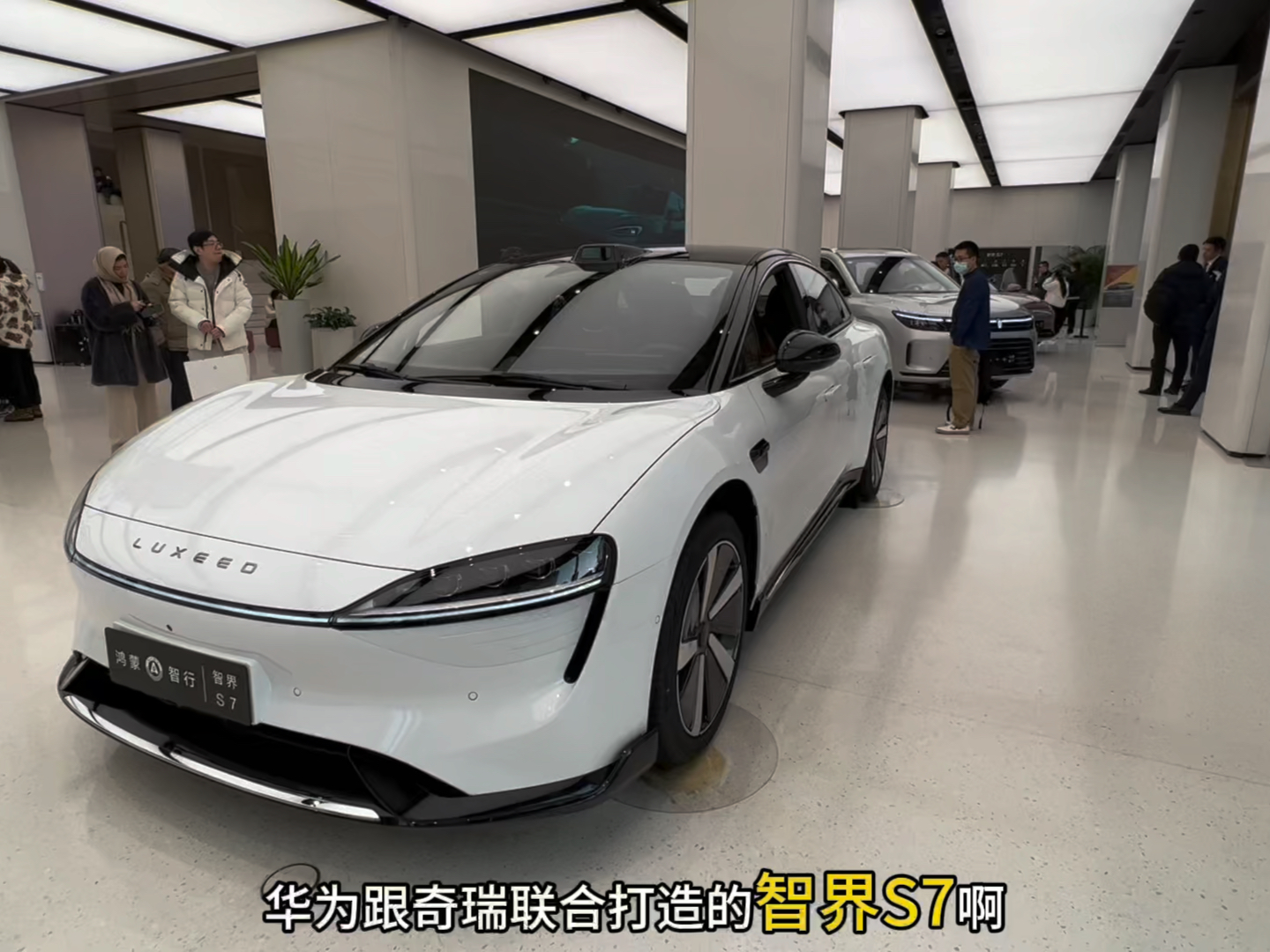 华为最新智能汽车，科技融合，未来出行新典范