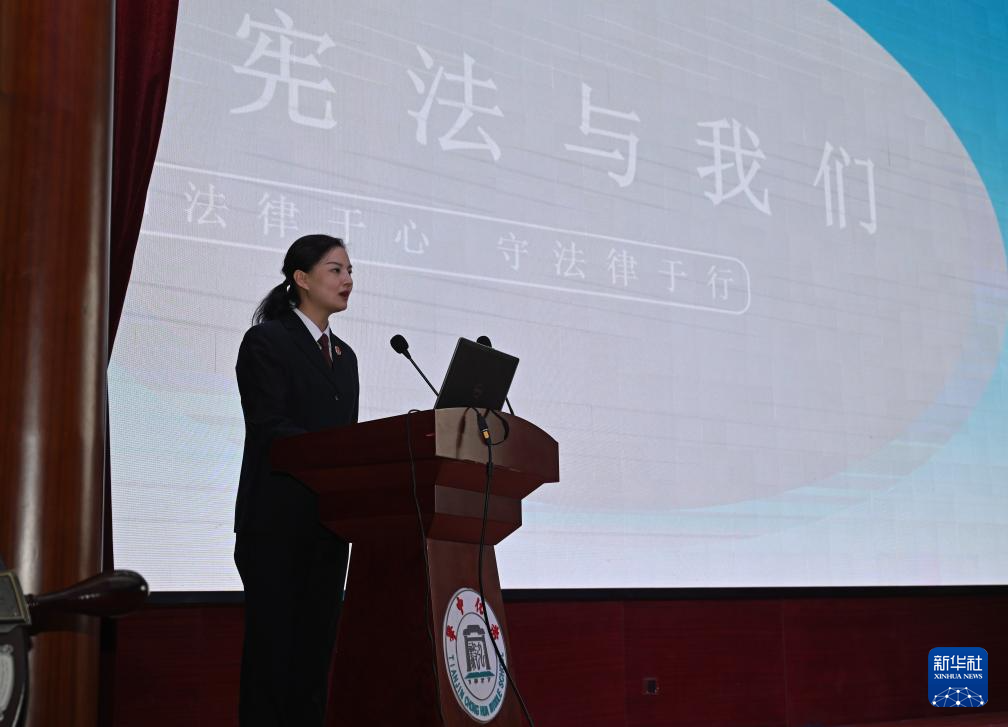 中国宪法最新要闻，迈向更完善的发展道路
