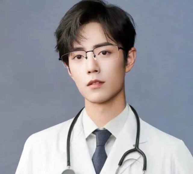 肖战最新素颜曝光，真实之美引发粉丝狂热热爱