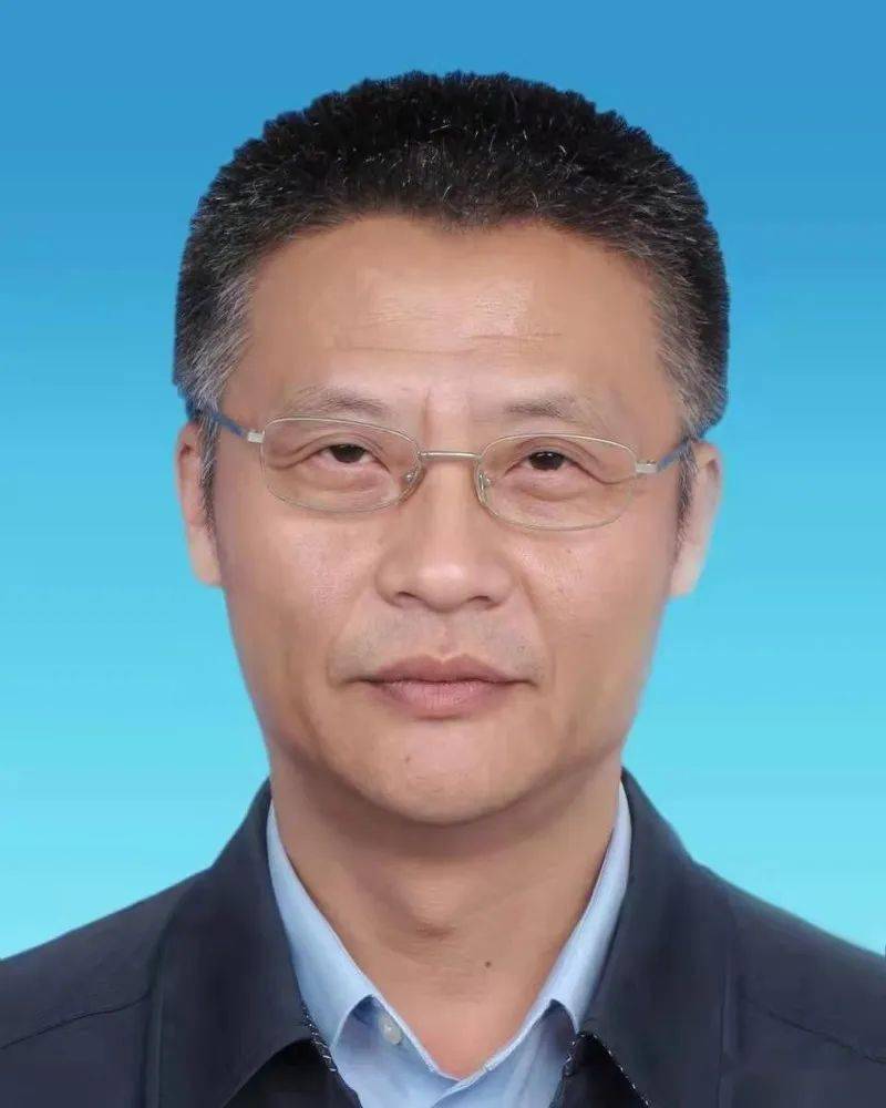 新时代领导干部引领时代塑造未来之路