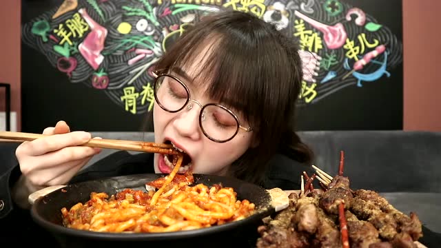 阿尤最新吃播动态，美食探索之旅再启新篇章