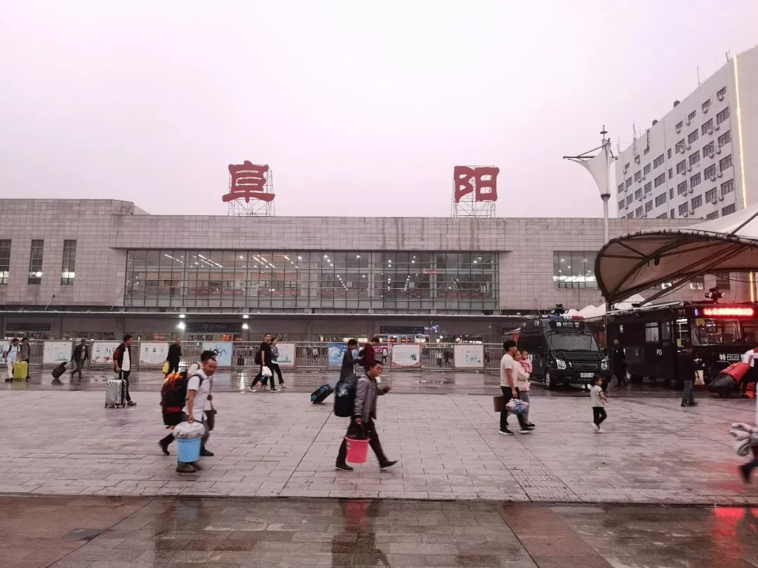 阜阳火车站迈向现代化，服务升级动态报道