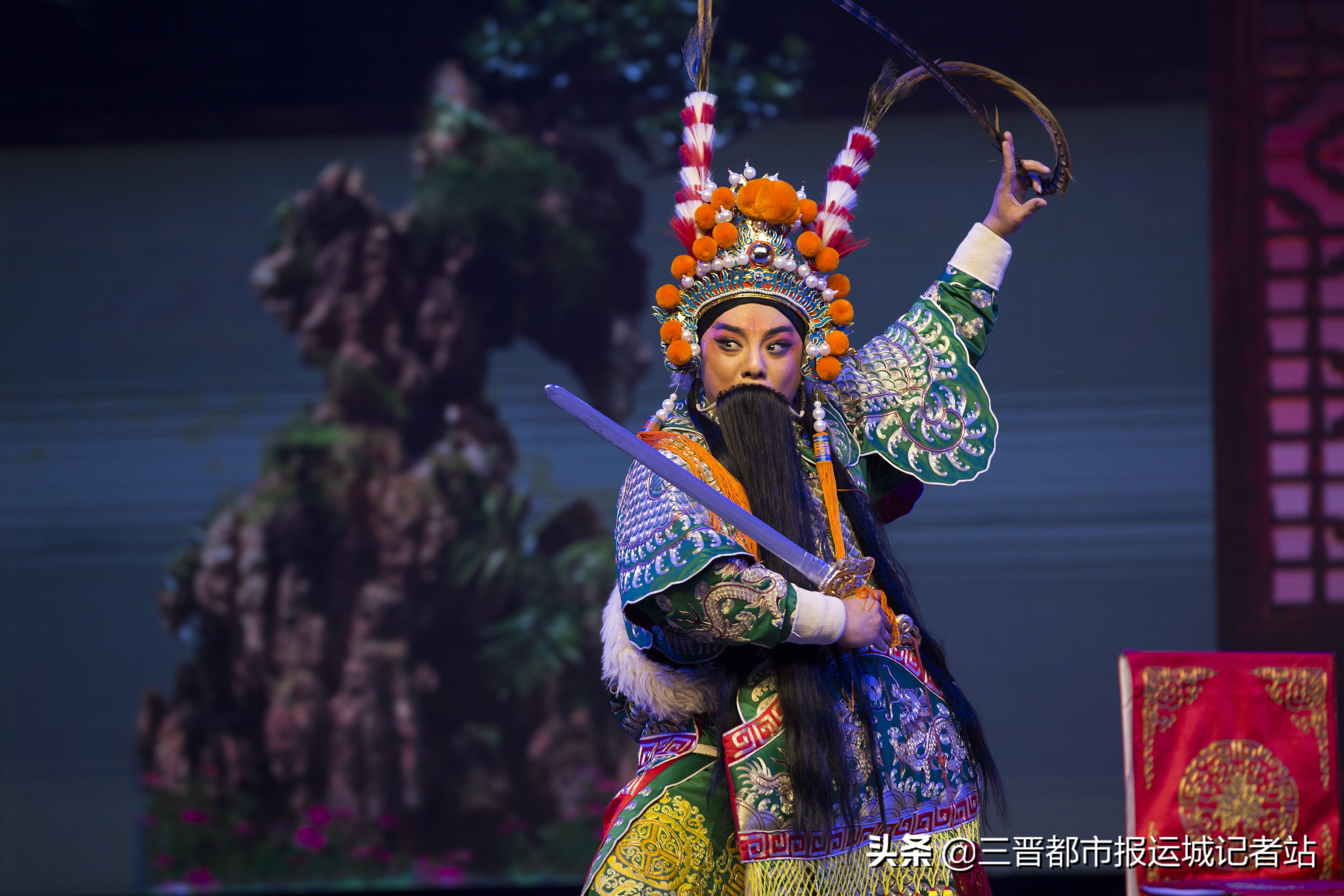 探索戏曲艺术现代魅力的最新大戏台之旅