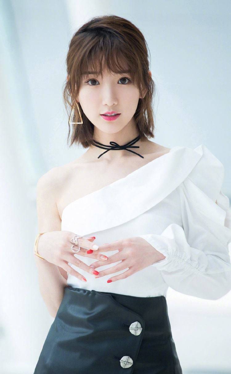 毛晓彤闪耀光芒，无限潜力的新星热度飙升