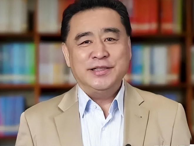 张宏民最新照片，岁月静好，风采依旧优雅动人