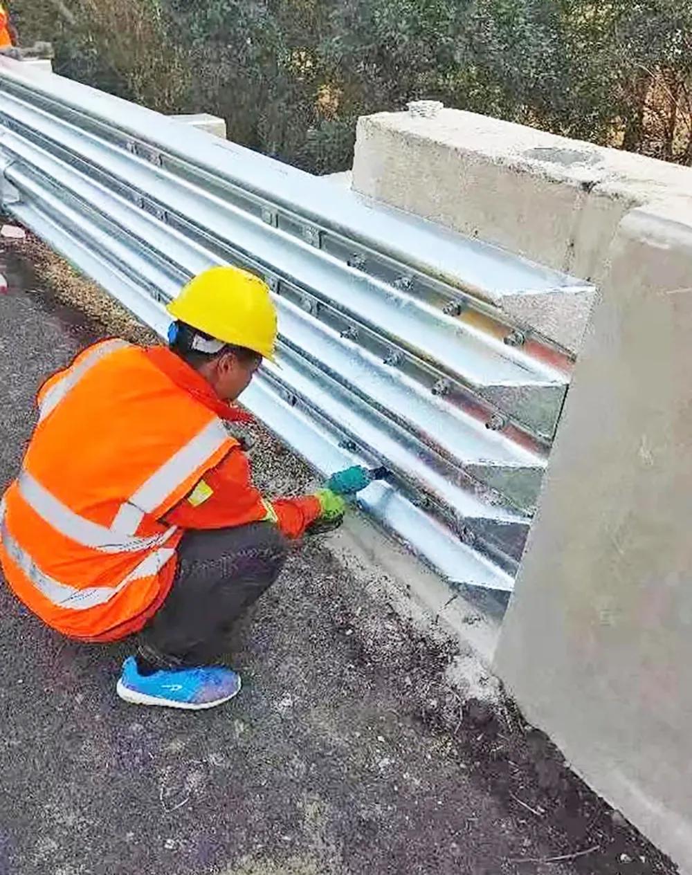 高速公路最新护栏，安全、美观与科技的和谐融合