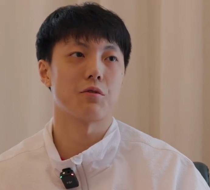 胡明轩最新直播，篮球魅力与个人真我的展现