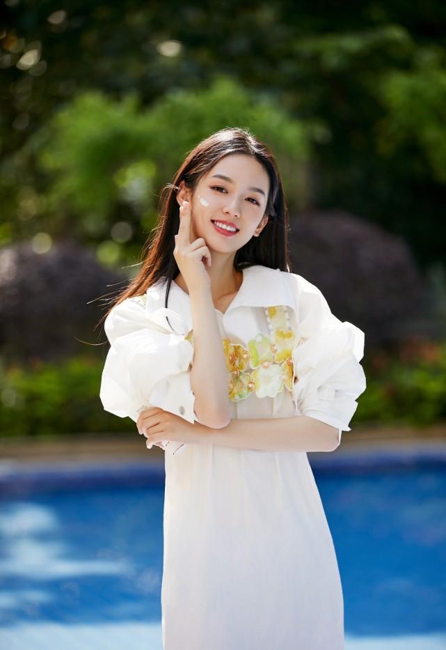 周也最新妆造，时尚魅力的极致诠释