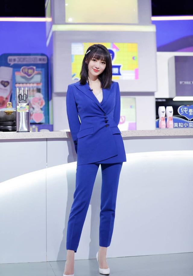 柳岩最新高跟，时尚潮流的标杆