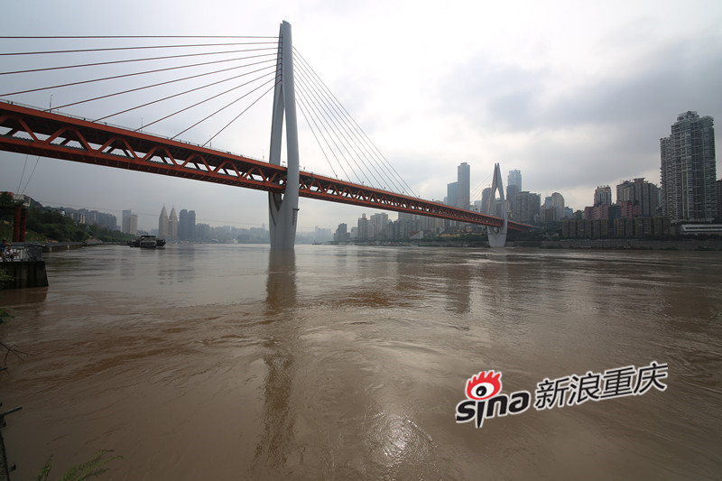 重庆洪峰最新情况报告，水位下降，抗洪取得阶段性胜利